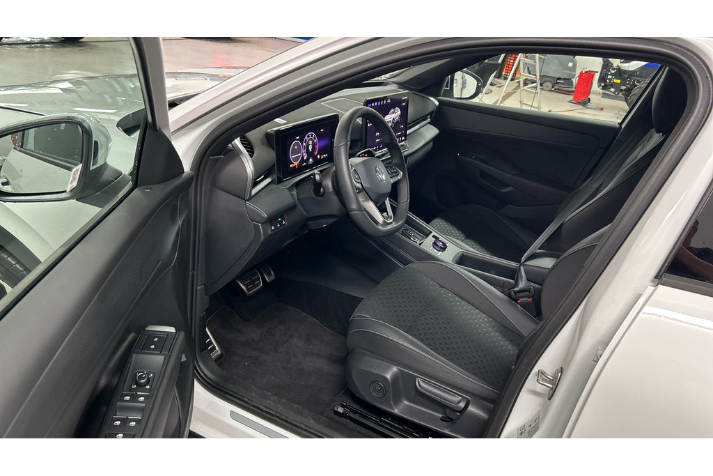 Volkswagen T-Roc 1.5 ETSI 150PK R-LINE DSG7 56535429-1.jpg | Hvauto.nl